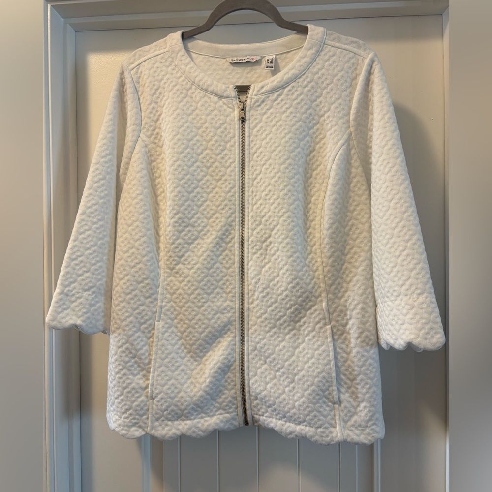Isaac Mizrahi Live White Quilted Jacket 3/4 Sleeves Scalloped Hem Size 1X White